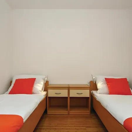 4 Bedroom Awesome In