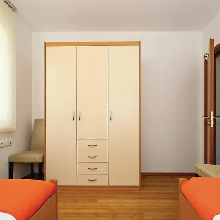 4 Bedroom Awesome In Holiday home *
