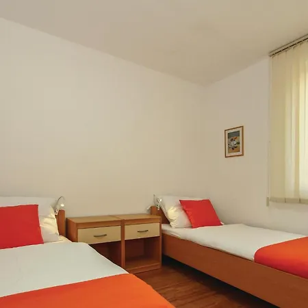 4 Bedroom Awesome In *