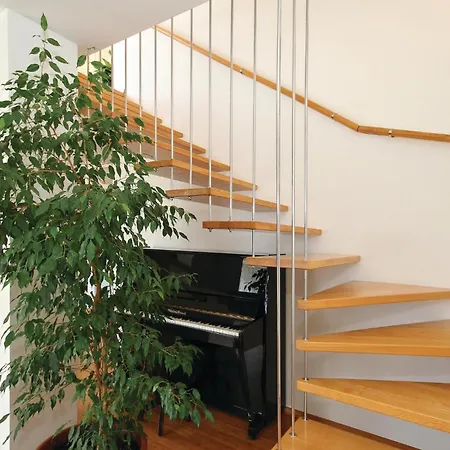 4 Bedroom Awesome In * Umag