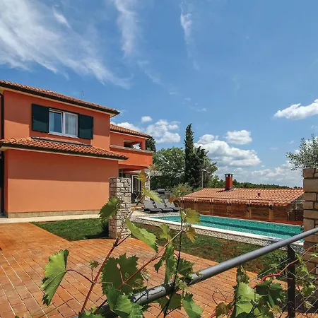 4 Bedroom Awesome In Umag